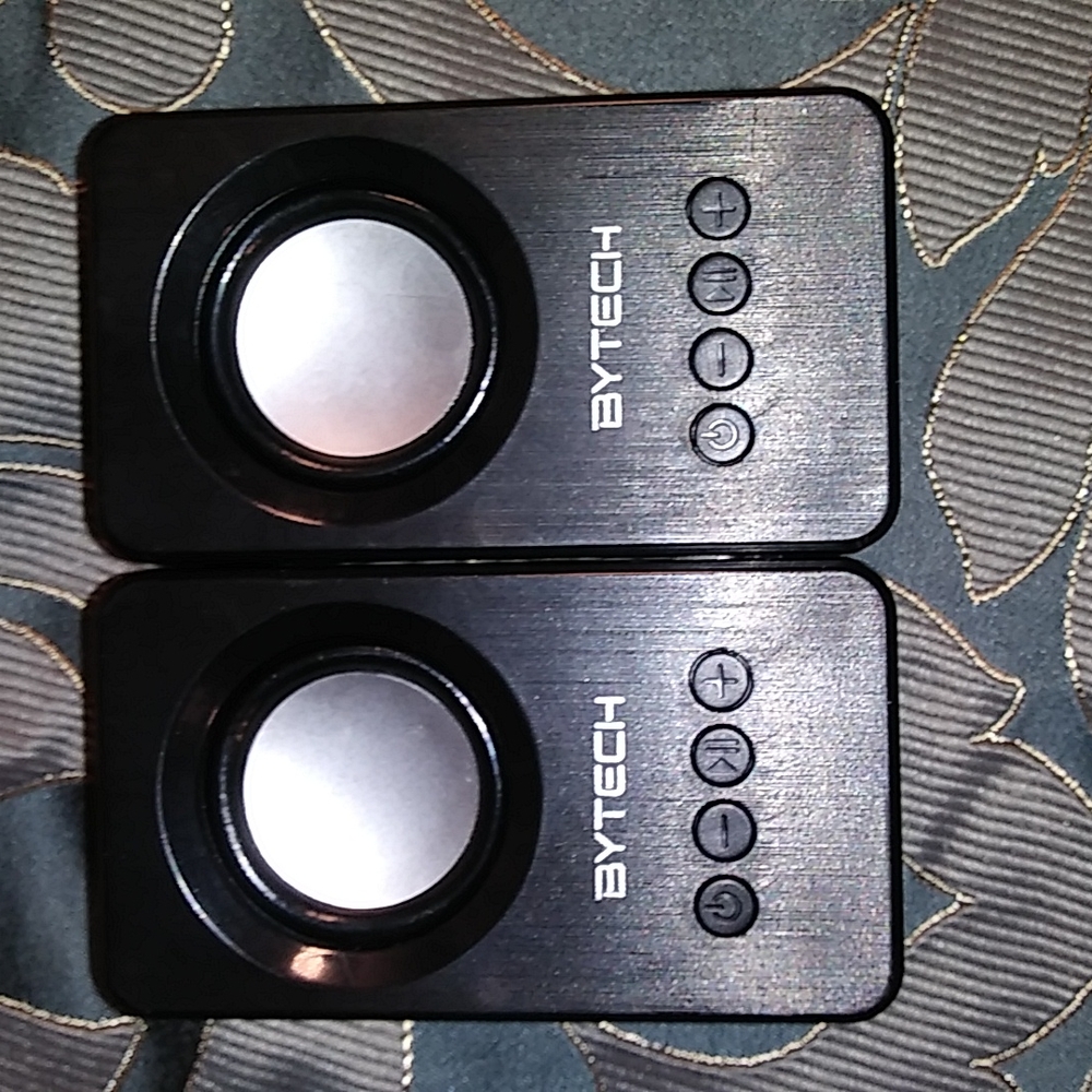 Bytech Wireless use Bluetooth or memory card speakers